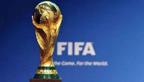 Uzi夏季赛复出后，分别使用了五个不同的英雄砍下五个MVP
