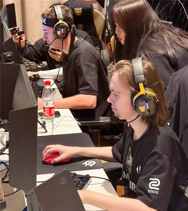 留了一手？LNG世界赛疑似自费报名第7人 或其他位置转中单上阵