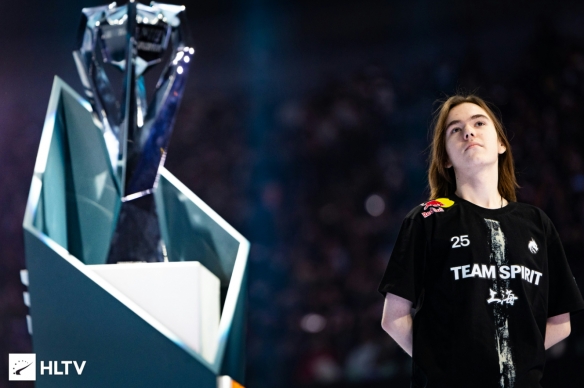 传闻：Riot Games考虑允许教练在比赛期间与玩家沟通